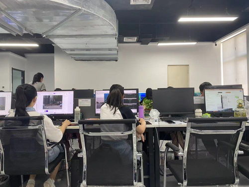 大模型狂歡背后的隱秘角落 富士康工人轉(zhuǎn)向AI標(biāo)注，青春喂養(yǎng)AI后的未來迷思