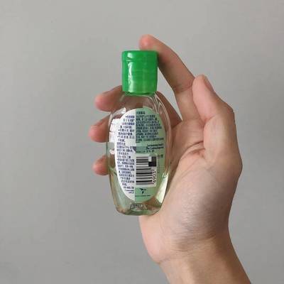 面對(duì)初冬寒氣更來的手一點(diǎn)溫情變整潔的未來